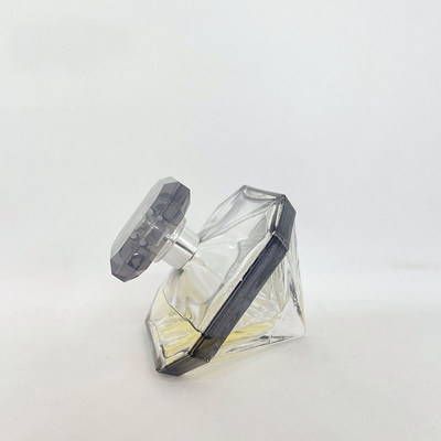 La prensa de la botella de vidrio de Diamond Shaped Perfume Bottle 75ml 100ml rocía la botella vacía con el empaquetado de los cosméticos de los casquillos del zamak
