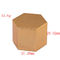 El casquillo magnético del perfume hexagonal del oro, botella del metal remata para el dibujo 3D