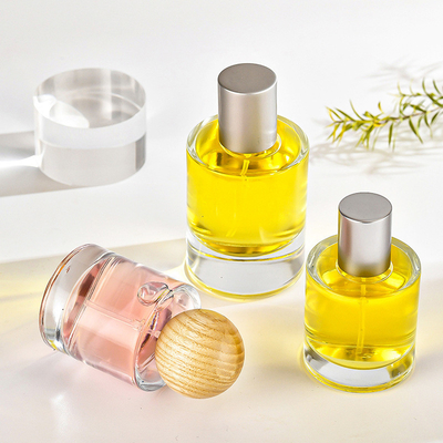 comprar Los cosméticos transparentes del Subpackage del perfume del cilindro de la bayoneta de la botella de cristal 30ml 50ml del perfume rocían la botella con la cubierta de madera online manufacture