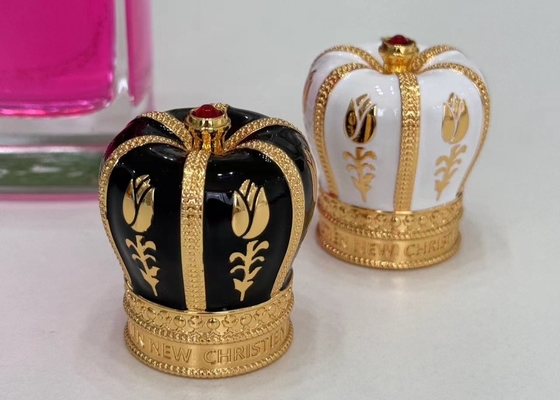 comprar Exquisitas tapas de perfume Zamak de diamante negro / oro para cuellos de botellas estándar online manufacture