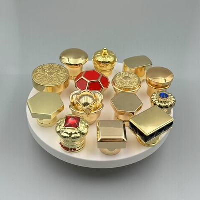 comprar Logotipo personalizado Caps de botellas de perfumes para botellas de vidrio FEA15 Compatibilidad universal Revestimiento de oro online manufacture