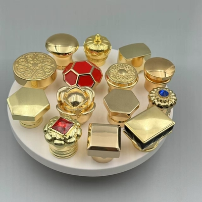 comprar Logotipo personalizado Botellas de perfume Caps para FEA15 Botella de vidrio en acabado de latón antiguo online manufacture