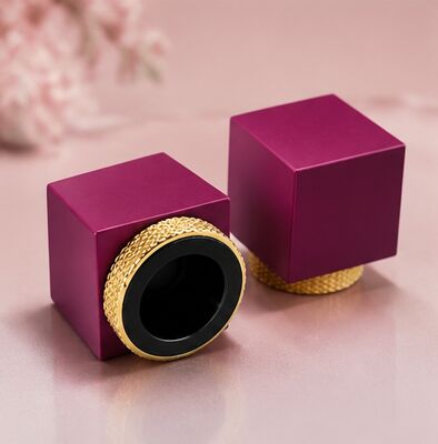 comprar Tapa de perfume AURÉLIA Cube Luxe de aleación de zinc con logotipo personalizado y acabado galvanizado Fabricación en línea
