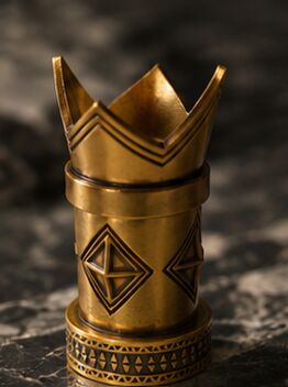 comprar Tapa de Perfume Zamak Antigua Dorada con Forma de Corona y Detalles Tribales Grabados para Envases de Fragancias de Lujo Fabricación en línea