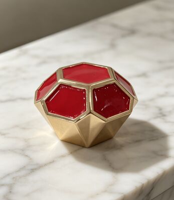 comprar Capuchón de perfume Zamak Hexagonal de primera calidad con esmalte rojo y acabado resistente a la corrosión Fabricación en línea