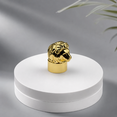 comprar Venta al por mayor Oro de alto brillo Cabeza realista de león Cap de botella de perfume Peso pesado Escultura 3D de animales Zamac Cierre OEM Logotipo grabado a medida Oriente Medio Embalaje de fragancias de lujo Fabricación en línea