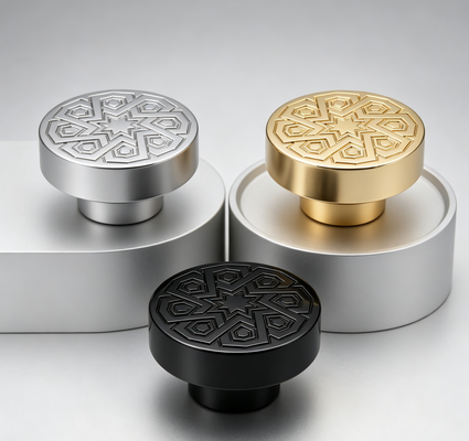 Comprar Luxury FEA15 Botella de perfume tapa de aleación de zinc redonda tapa plana con patrón grabado en grabado electroplacado tapa de fragancia tapa de perfume Zamac personalizada Fabricación en línea