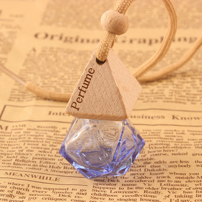 Botella vacía rombal del casquillo triangular 8ML, botella de la fragancia del coche, botella de perfume del color, botella de cristal del color con el LOGOTIPO de encargo