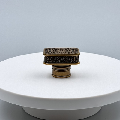 Elegante y duradera tapa de perfume Zamak en forma de T para embalajes de fragancias personalizables y ecológicos