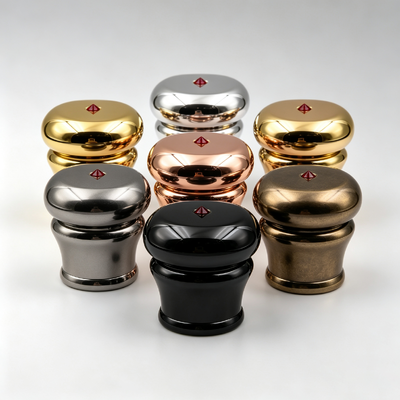 Venta al por mayor de fábrica, tapa de perfume de zamac con diamantes de imitación incrustados, parte superior de bombilla ovalada, cuerpo curvo, cubierta de botella de perfume de metal, varios colores, logotipo personalizado OEM